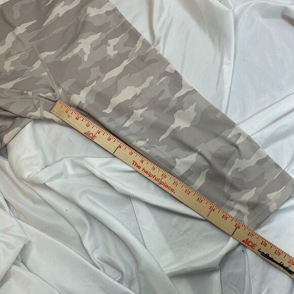 Athleta Elation Camo Light Gray 7/8 Leggings Activewear Athleisure Running M - Picture 12 of 12